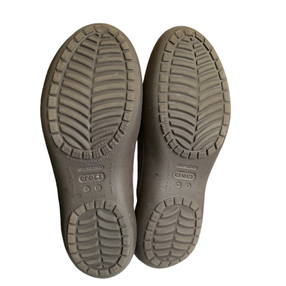 CROCS women’s brown flats - Picture 8 of 9